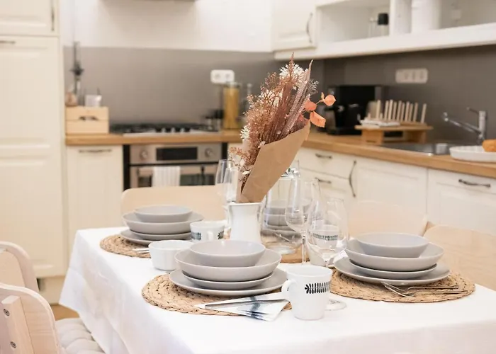 Scandi Custom 2-bdr * Budapest