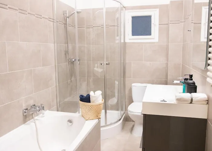 Scandi Custom 2-bdr شقة بودابست