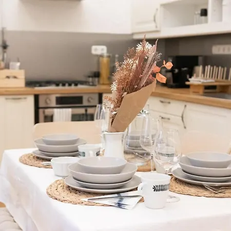 Scandi Custom 2-bdr * Budapest